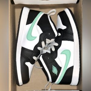 Air Jordan 1 Mid TD 'Green Glow' 9c